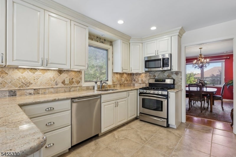 7 Dorset Cir