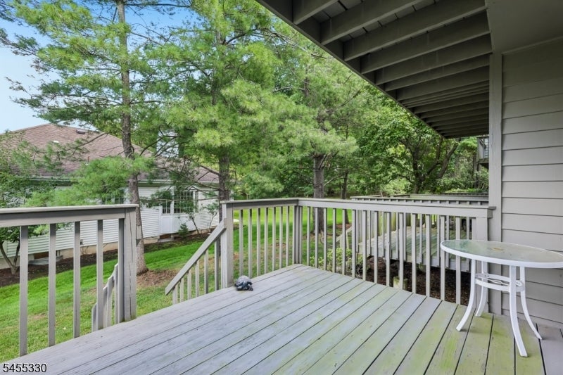 7 Dorset Cir