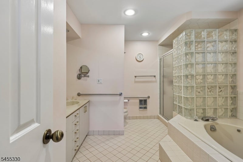 7 Dorset Cir