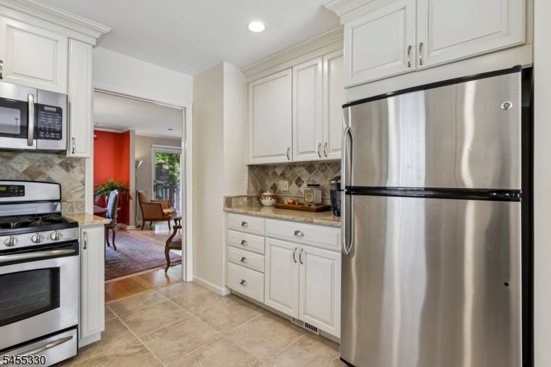 7 Dorset Cir