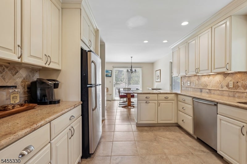 7 Dorset Cir