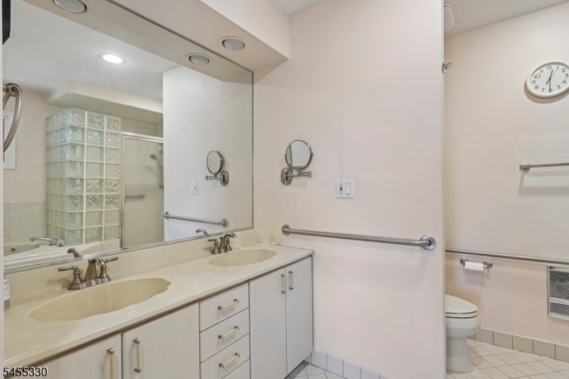7 Dorset Cir
