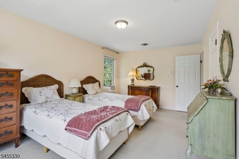 7 Dorset Cir