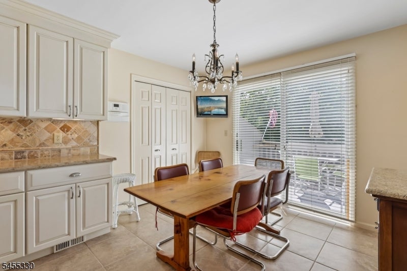 7 Dorset Cir