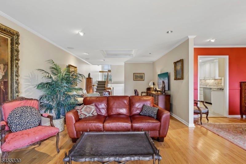 7 Dorset Cir