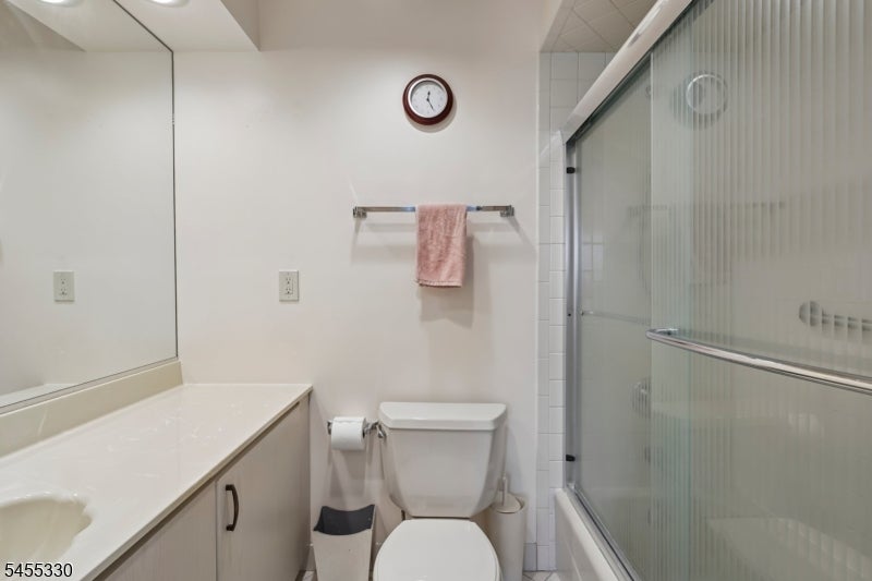7 Dorset Cir