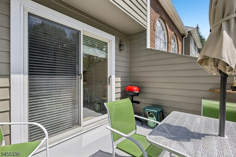 7 Dorset Cir