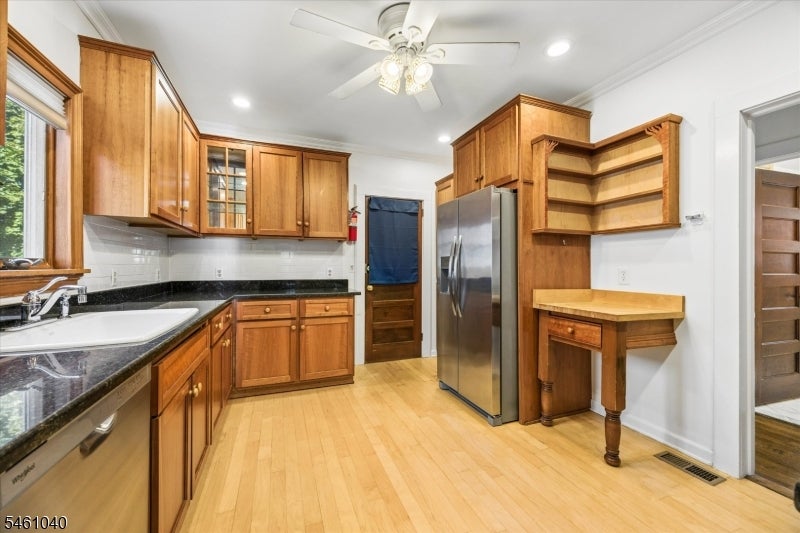 44 Walnut Cres