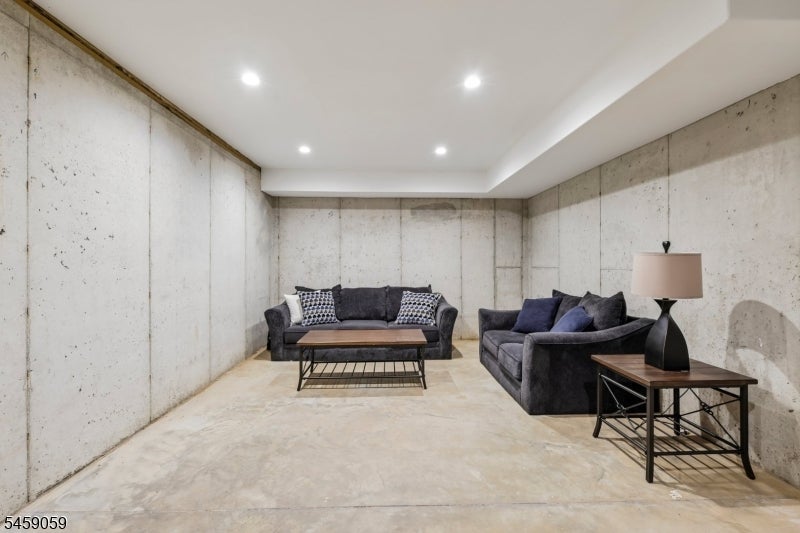 231 Mountain Ave