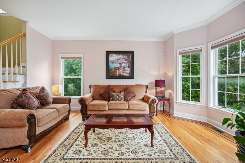 9 Inwood Ter