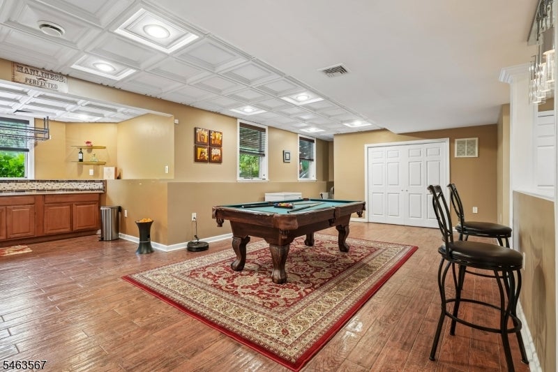 9 Inwood Ter
