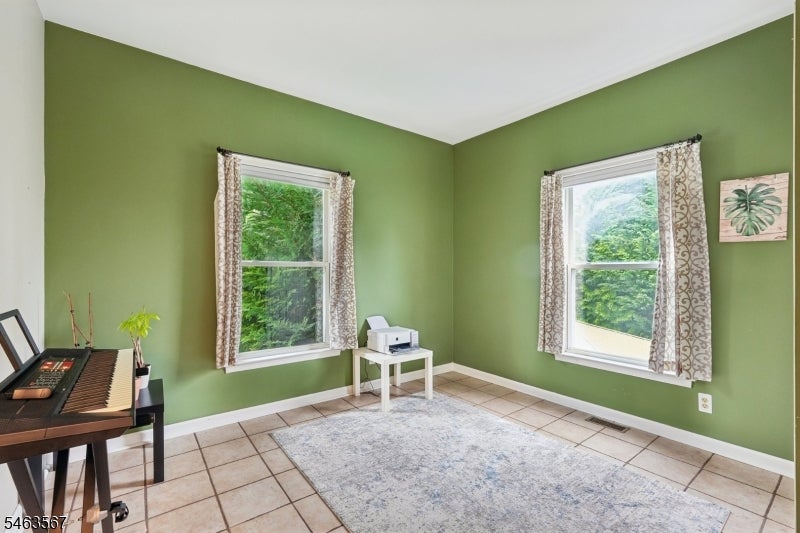 9 Inwood Ter