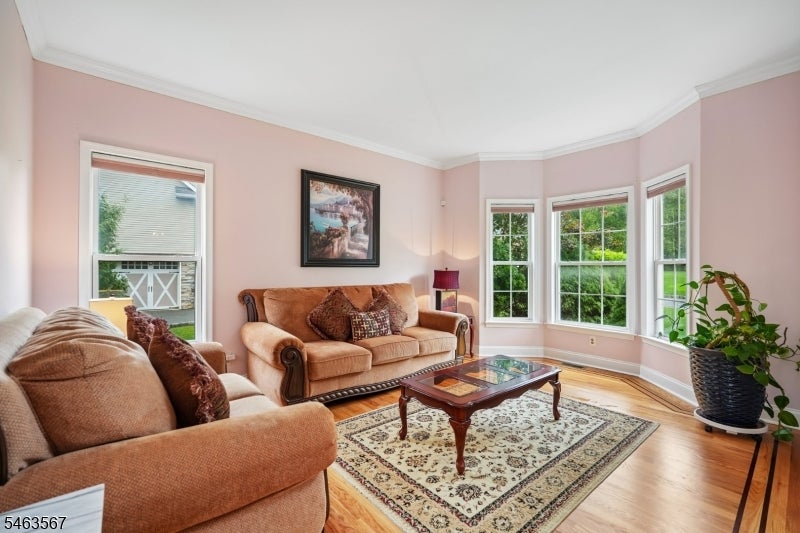 9 Inwood Ter