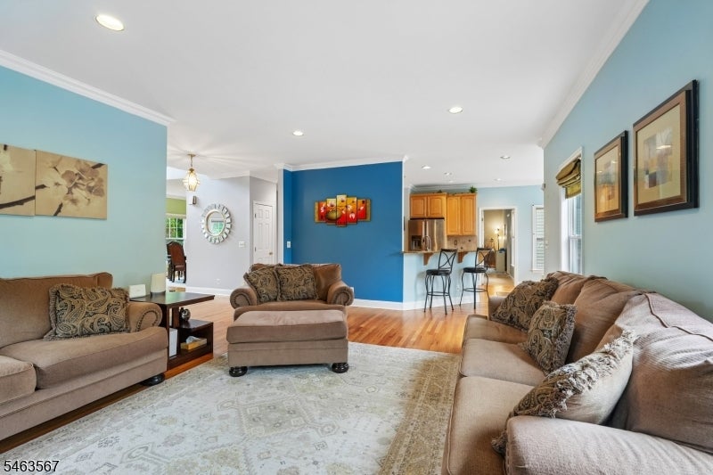 9 Inwood Ter