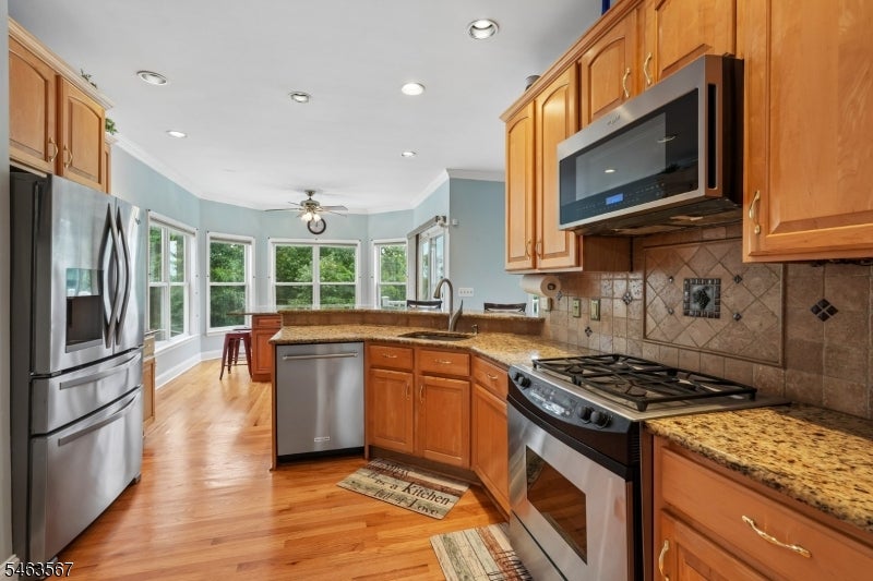9 Inwood Ter