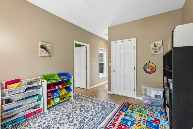 9 Inwood Ter