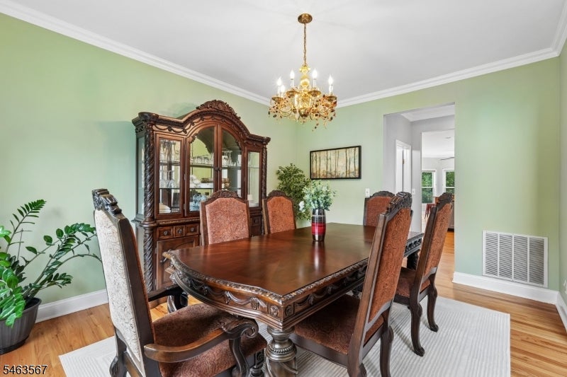 9 Inwood Ter