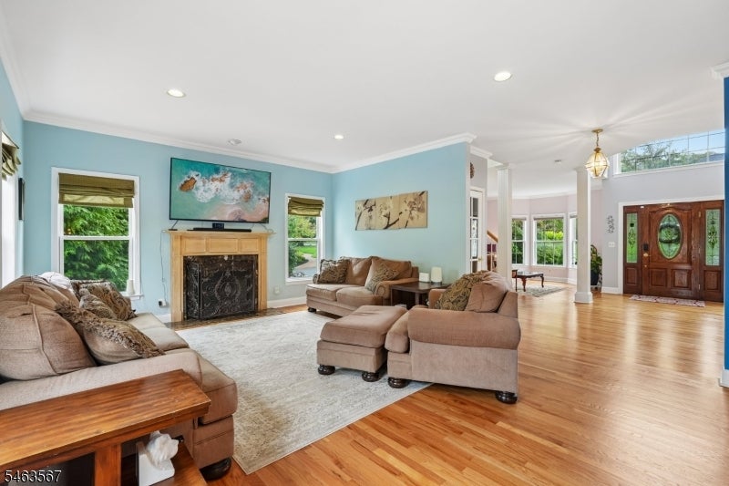 9 Inwood Ter
