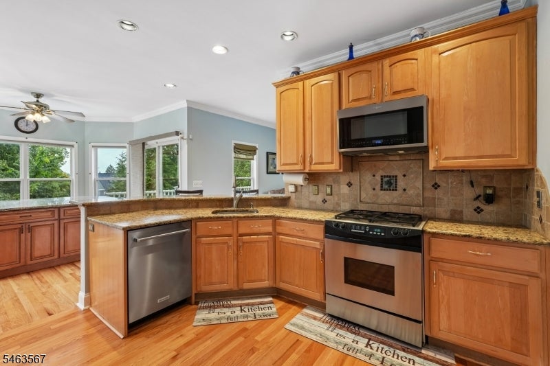 9 Inwood Ter