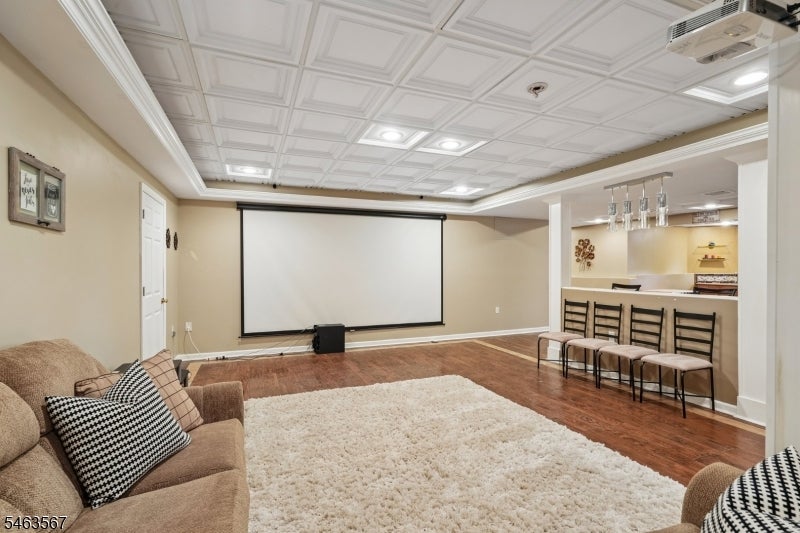 9 Inwood Ter