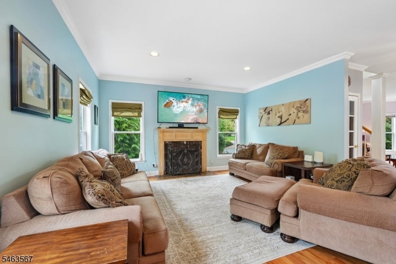9 Inwood Ter