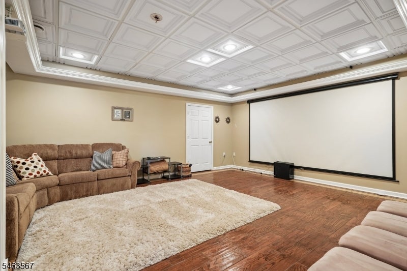 9 Inwood Ter