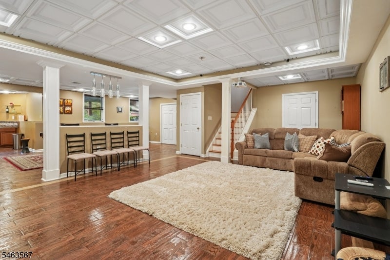 9 Inwood Ter