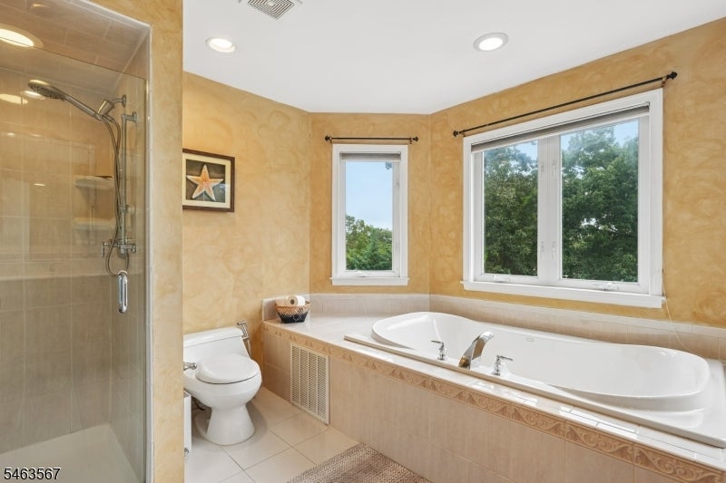 9 Inwood Ter