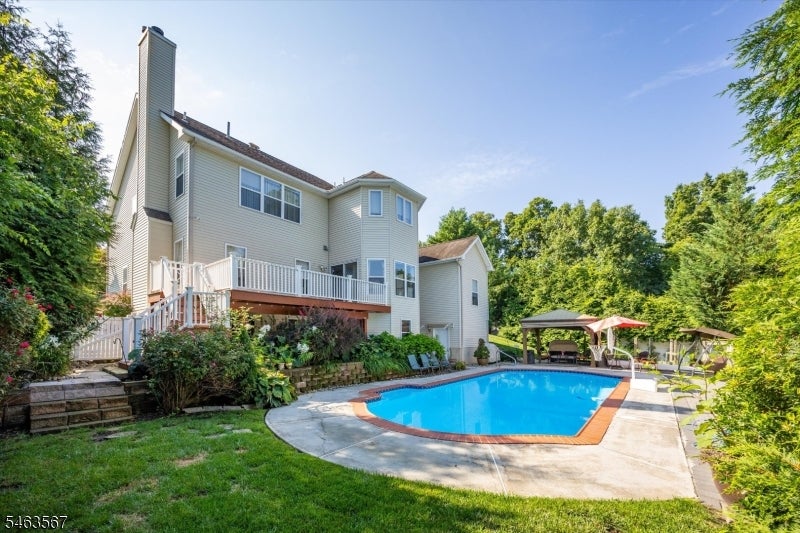 9 Inwood Ter