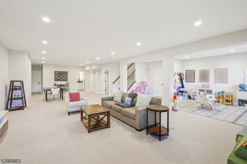 30 Juniper Ct
