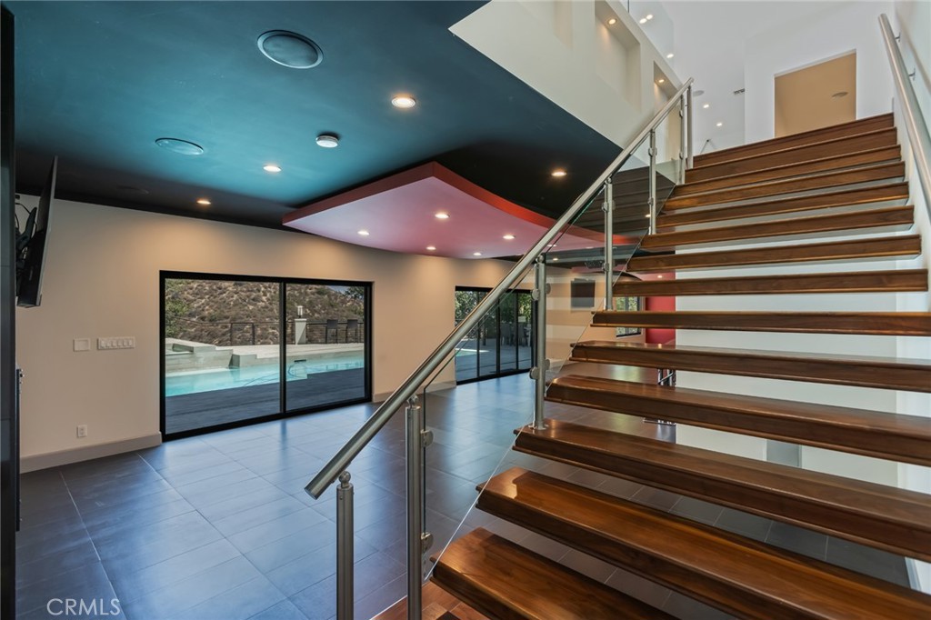 2111 Rimcrest Drive