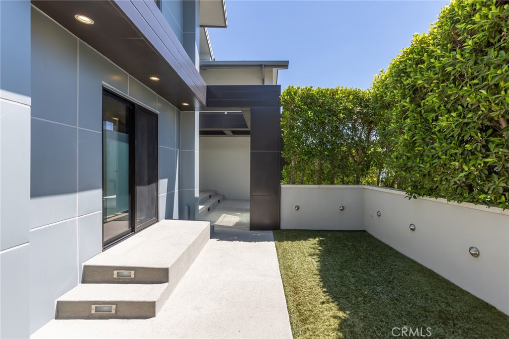 2111 Rimcrest Drive