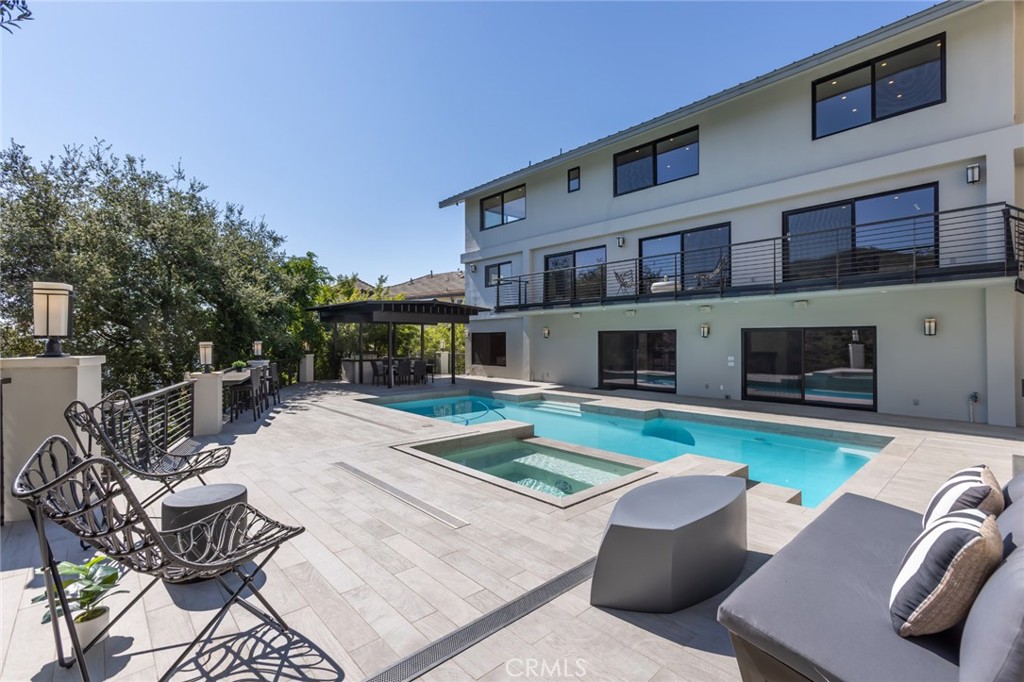 2111 Rimcrest Drive