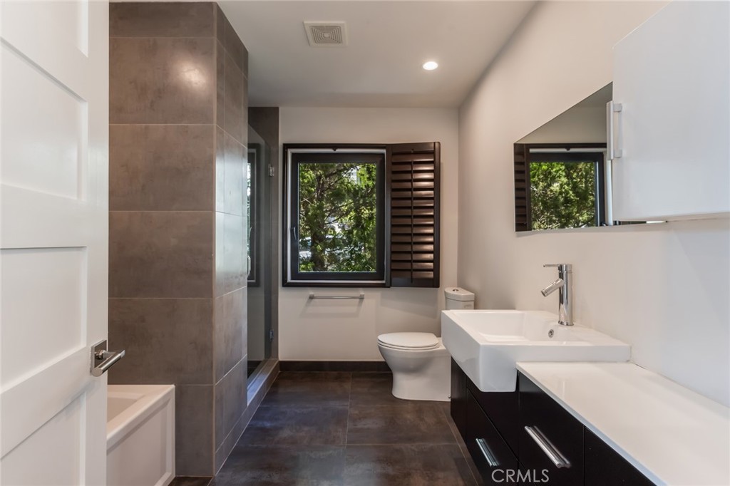 2111 Rimcrest Drive