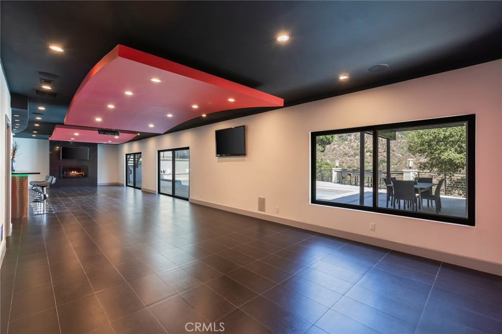 2111 Rimcrest Drive