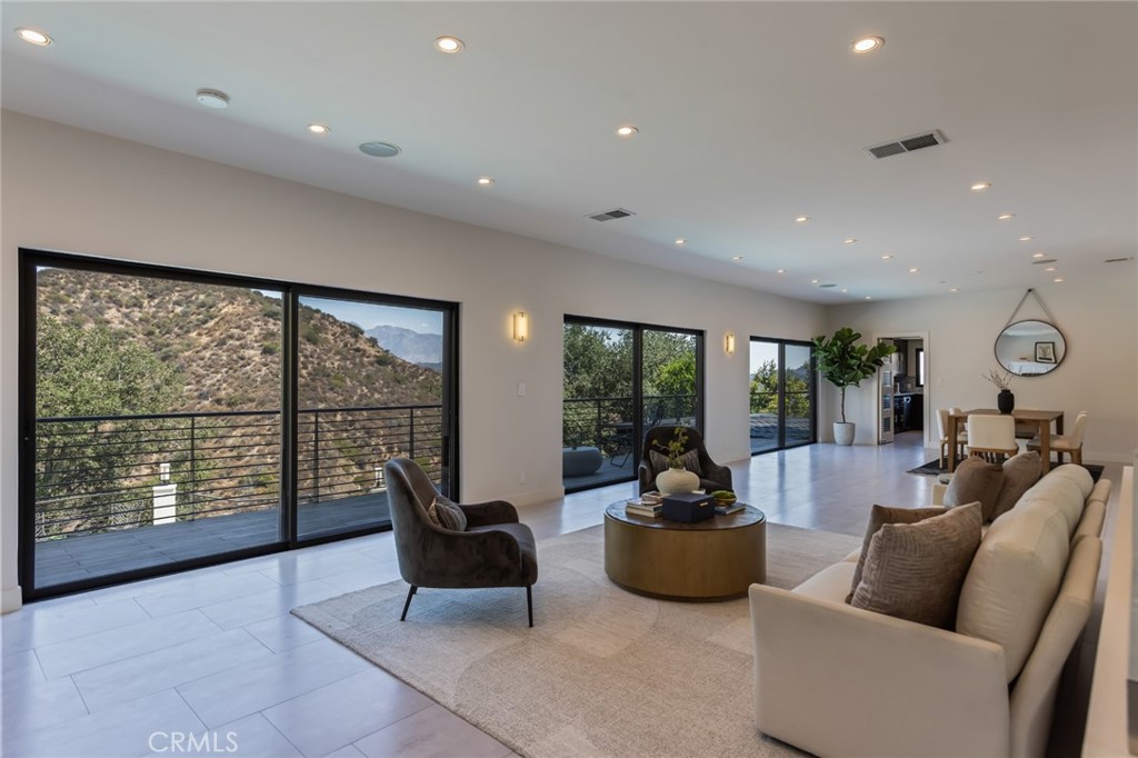 2111 Rimcrest Drive