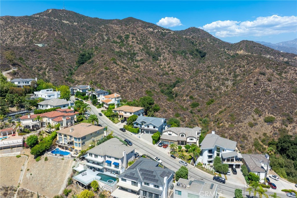 2111 Rimcrest Drive