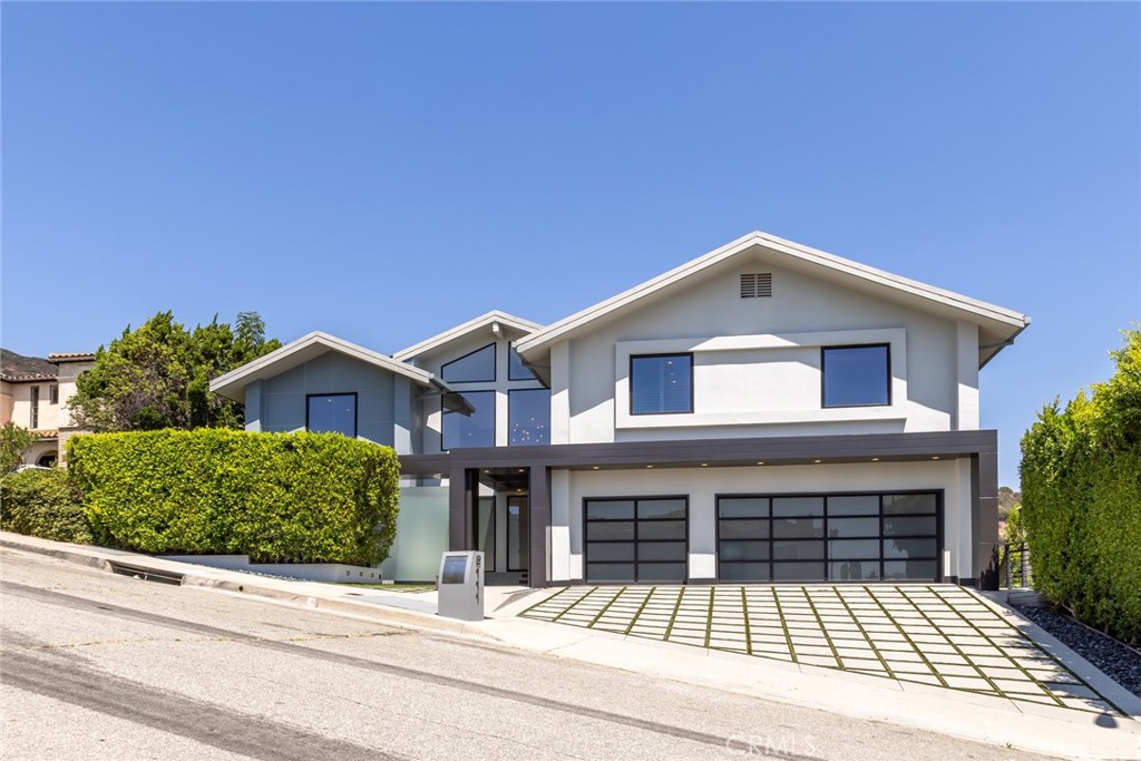 2111 Rimcrest Drive