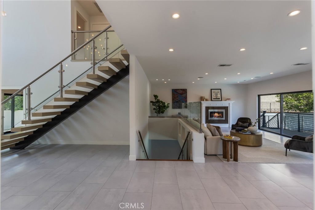 2111 Rimcrest Drive
