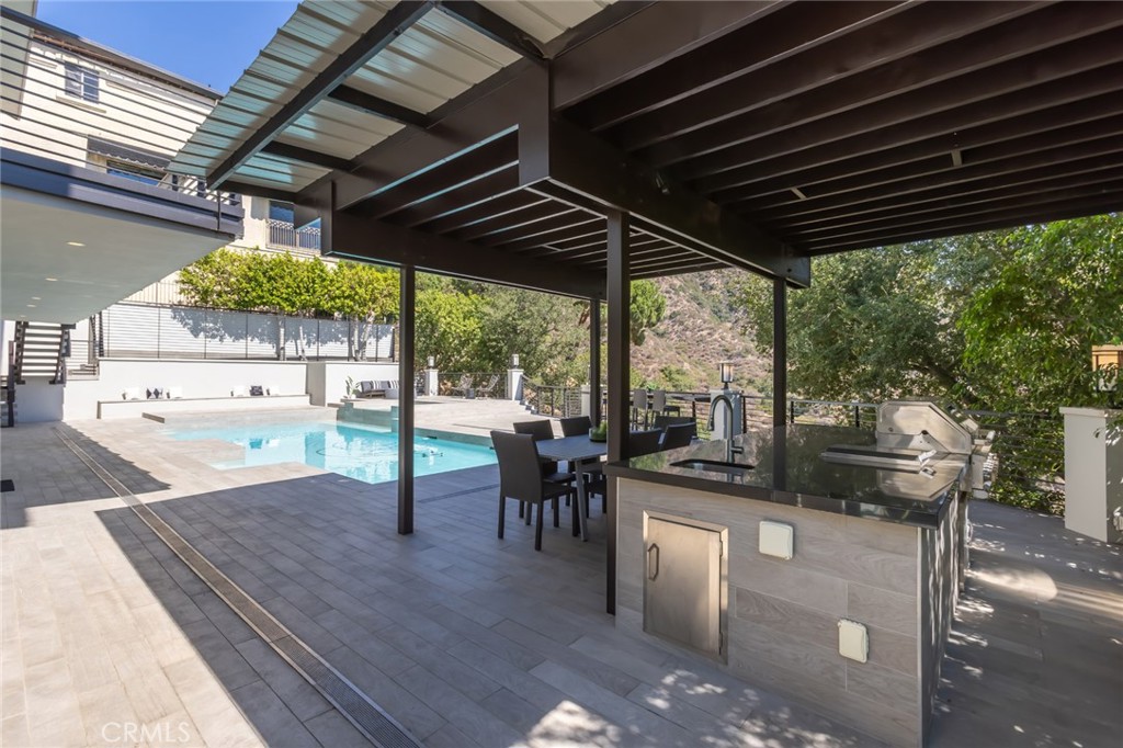 2111 Rimcrest Drive