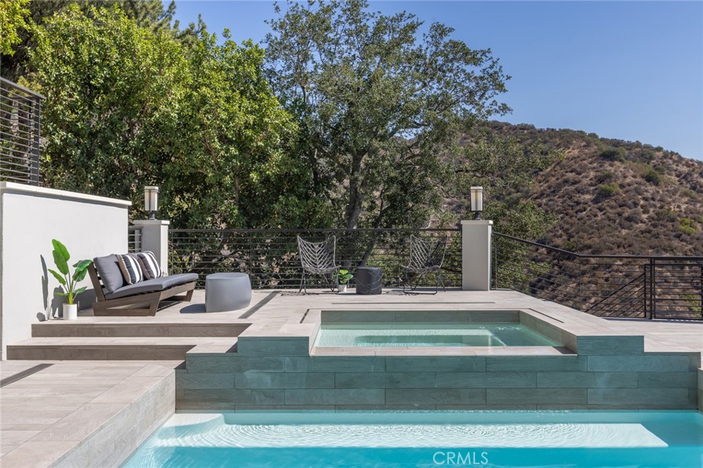 2111 Rimcrest Drive