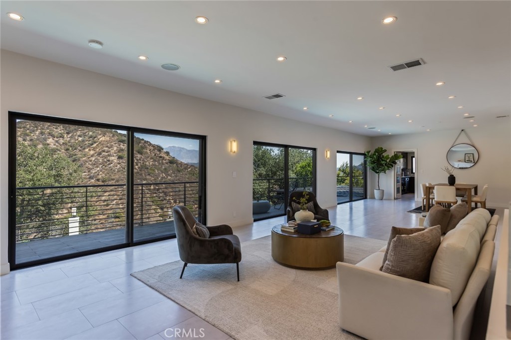 2111 Rimcrest Drive