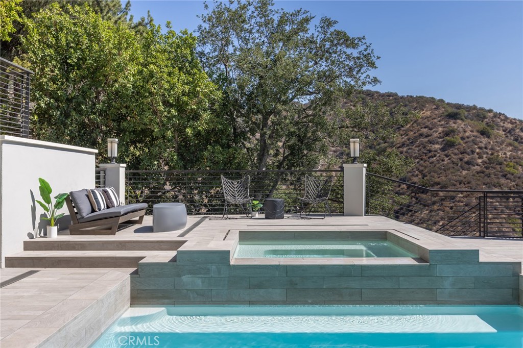 2111 Rimcrest Drive