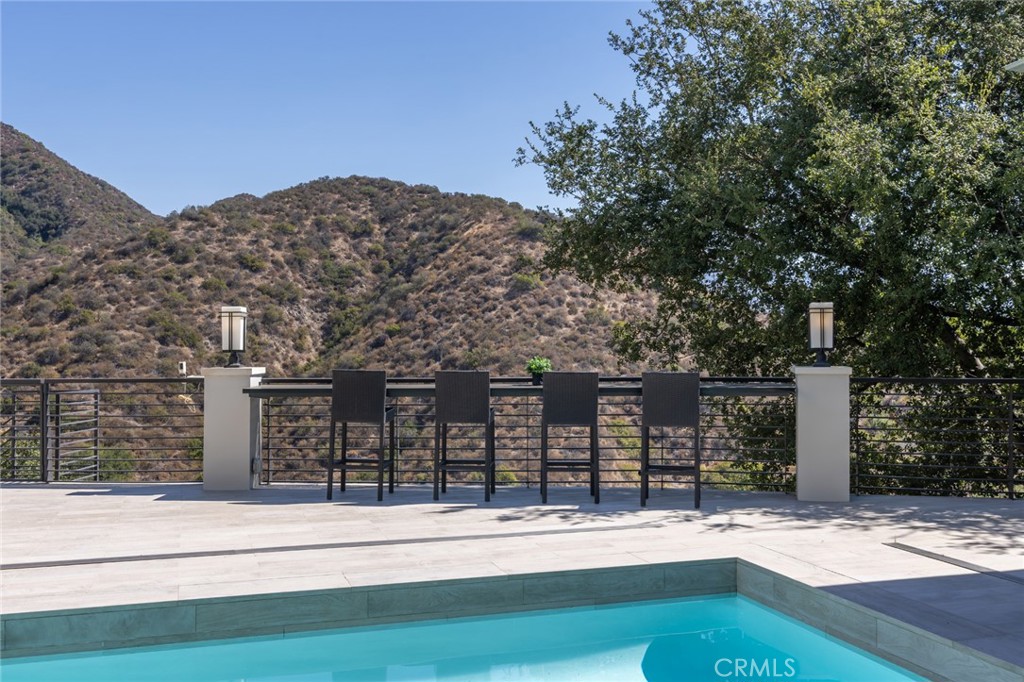 2111 Rimcrest Drive