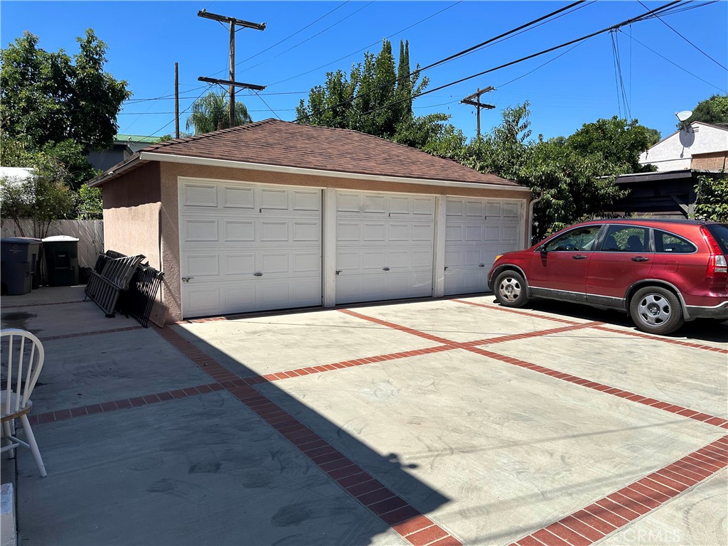 1609 E Chevy Chase Drive 1611