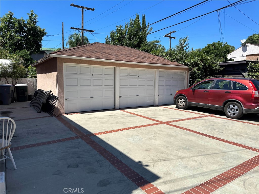 1609 E Chevy Chase Drive 1611
