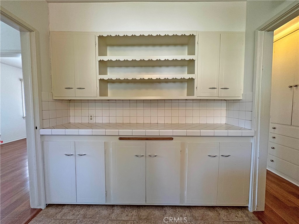 1609 E Chevy Chase Drive 1611