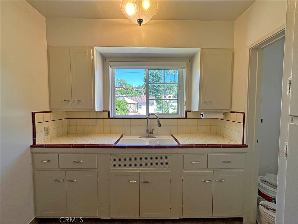 1609 E Chevy Chase Drive 1611