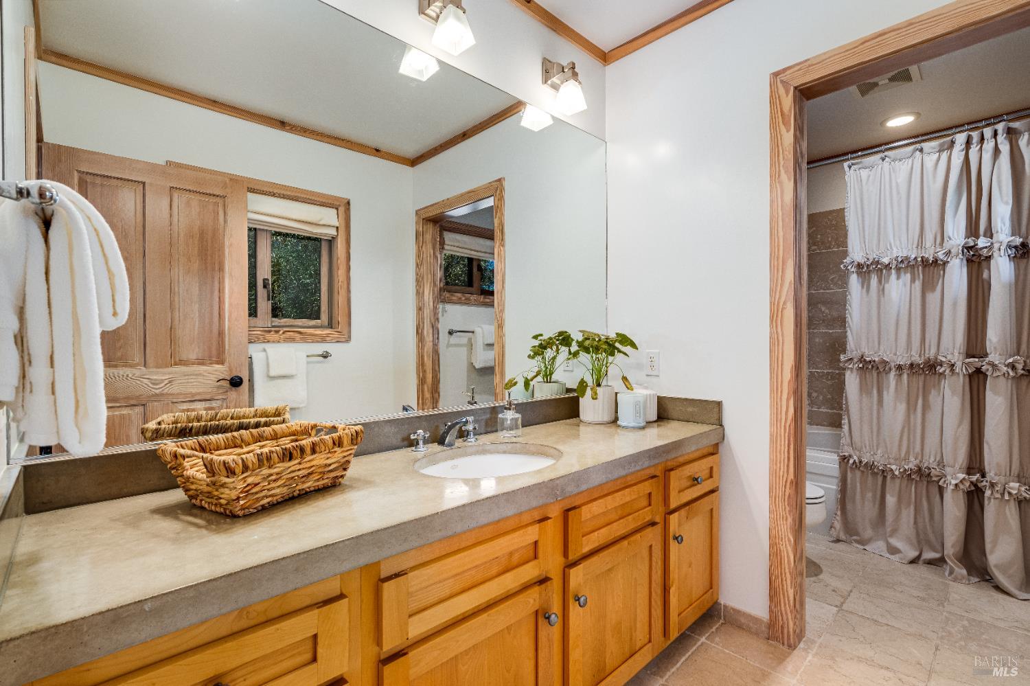 6513 Lakeville Hwy
