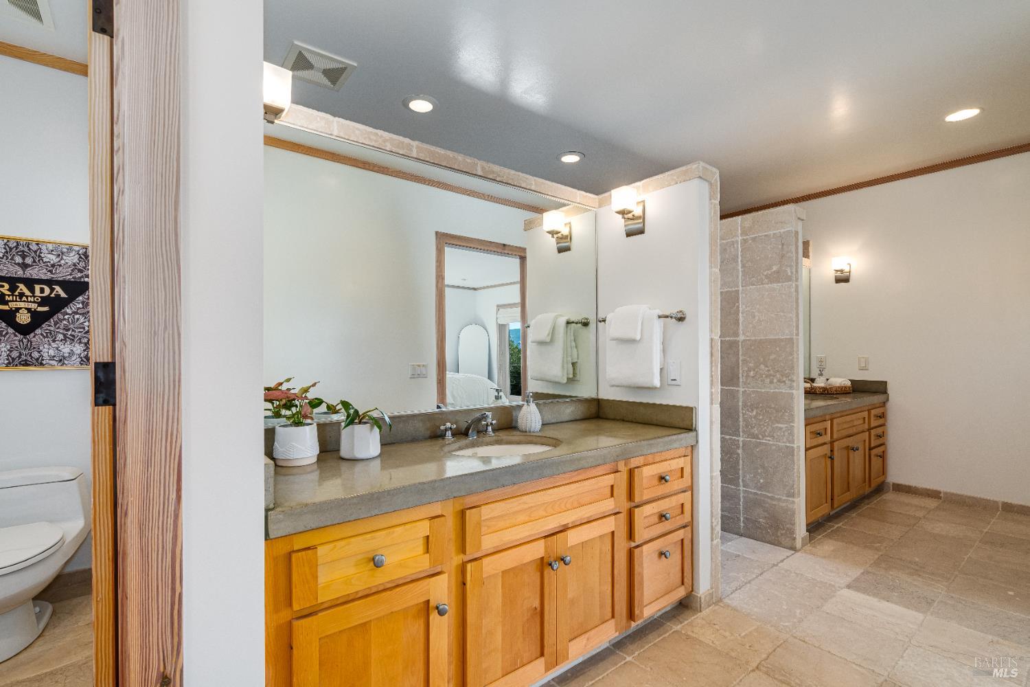 6513 Lakeville Hwy